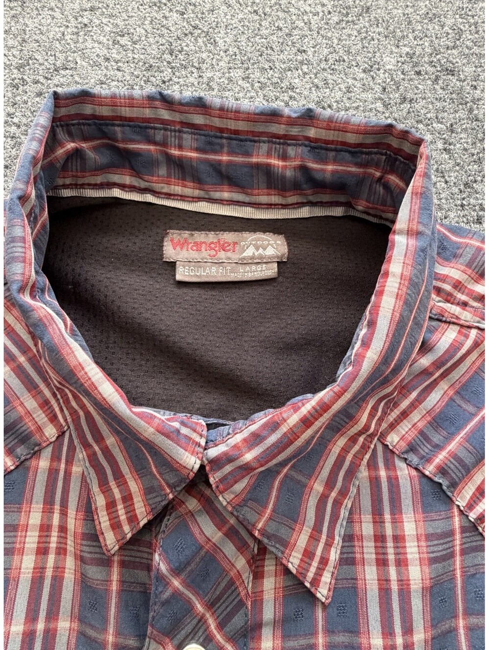 Men’s Wrangler Outdoor Pearl Snap Shirt Vented Size Large blue Red Plaid Utility - Picture 2 of 16